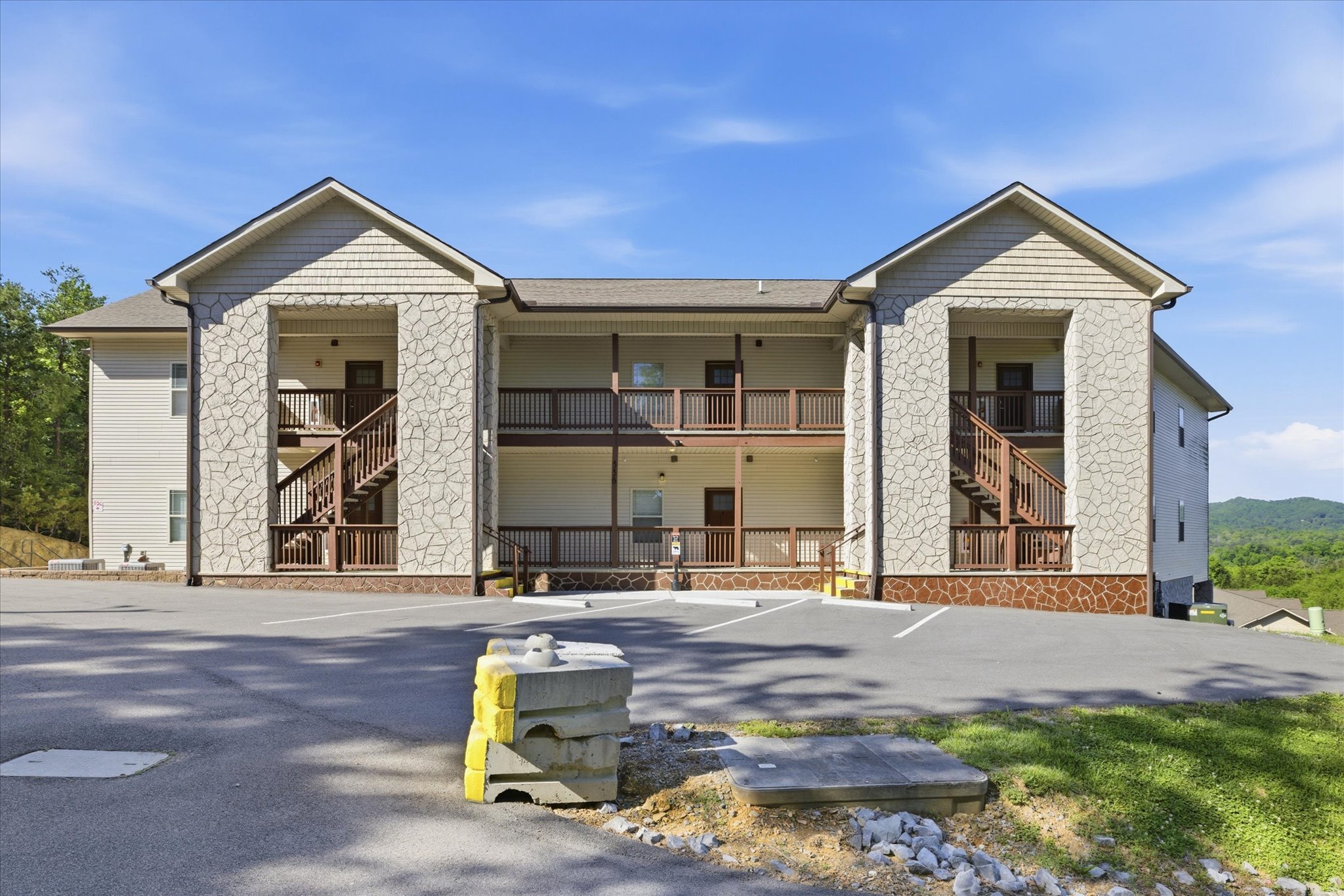 Come and go without the hassle—plenty of space to park, easy access in and out, and just steps from your unit, the pool, and everything the clubhouse has to offer.