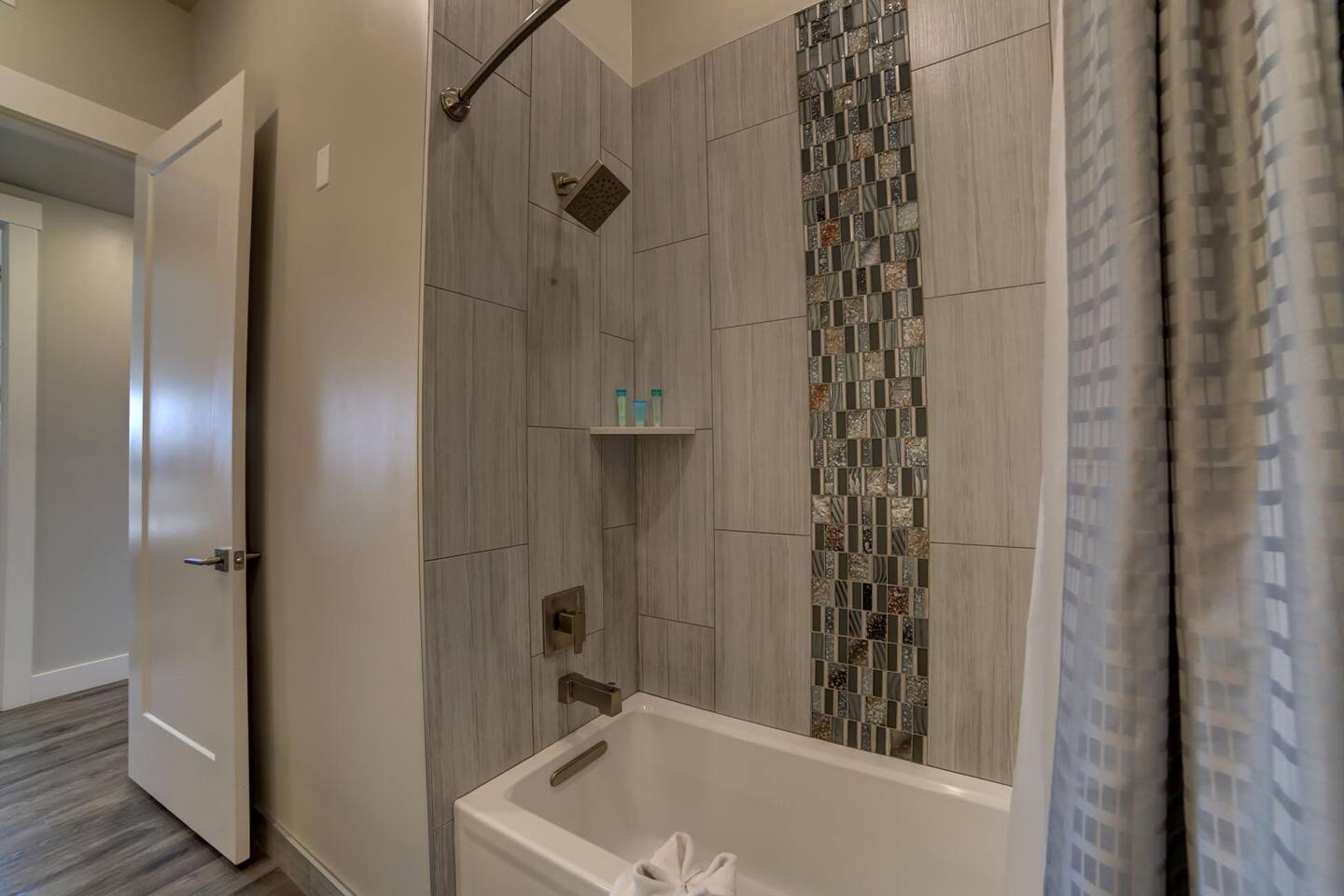 Tub/shower in bathroom 2