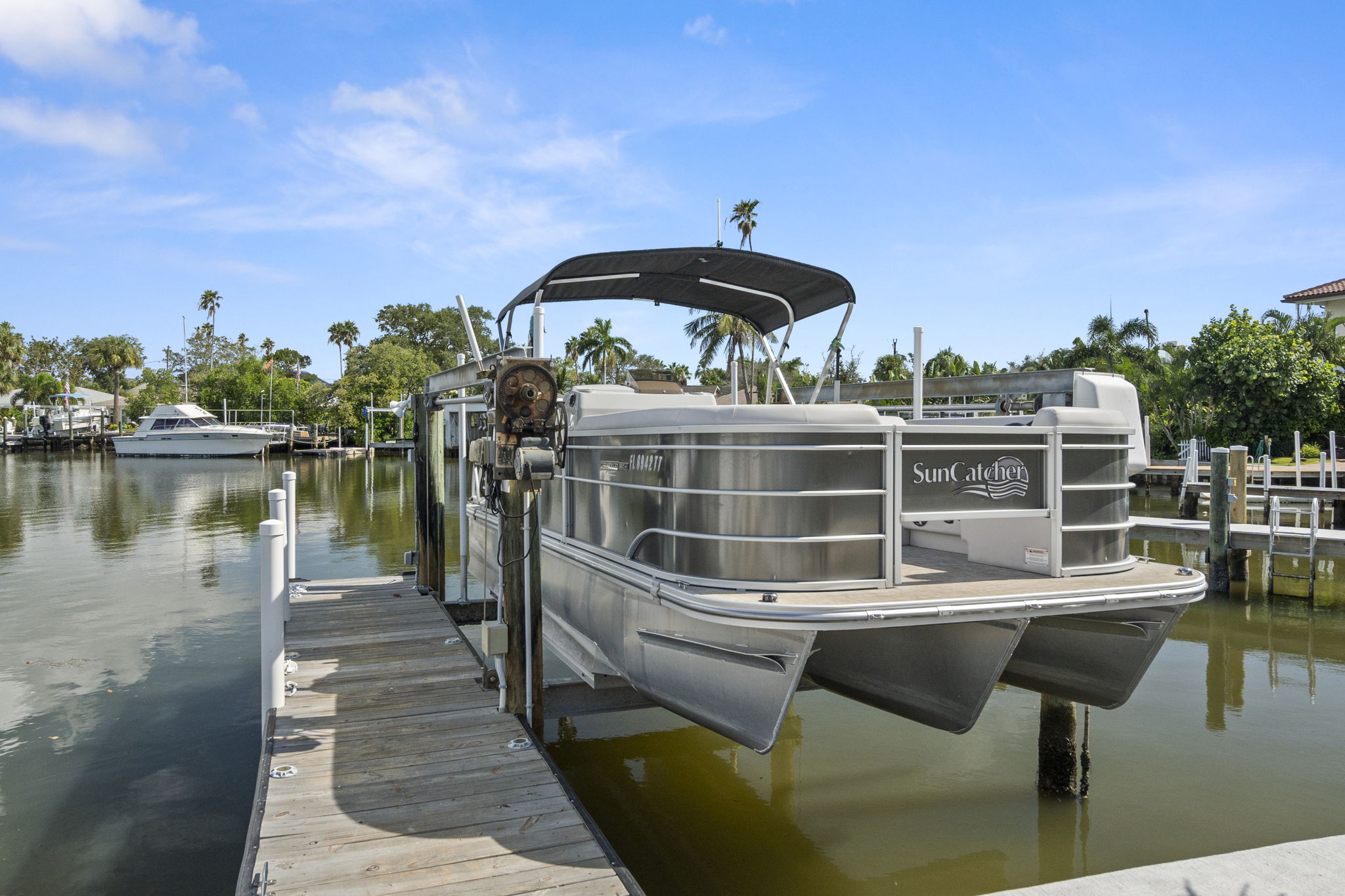 Available to Rent for additional fee. Book for $500/day. Once you book your vacation you will receive instructions on how to book this Tri-toon boat!