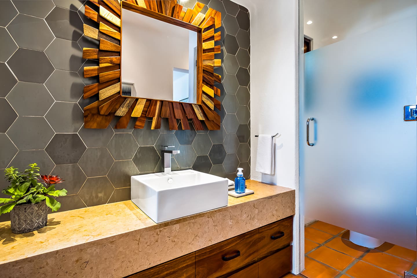 Suite 7 Bathroom