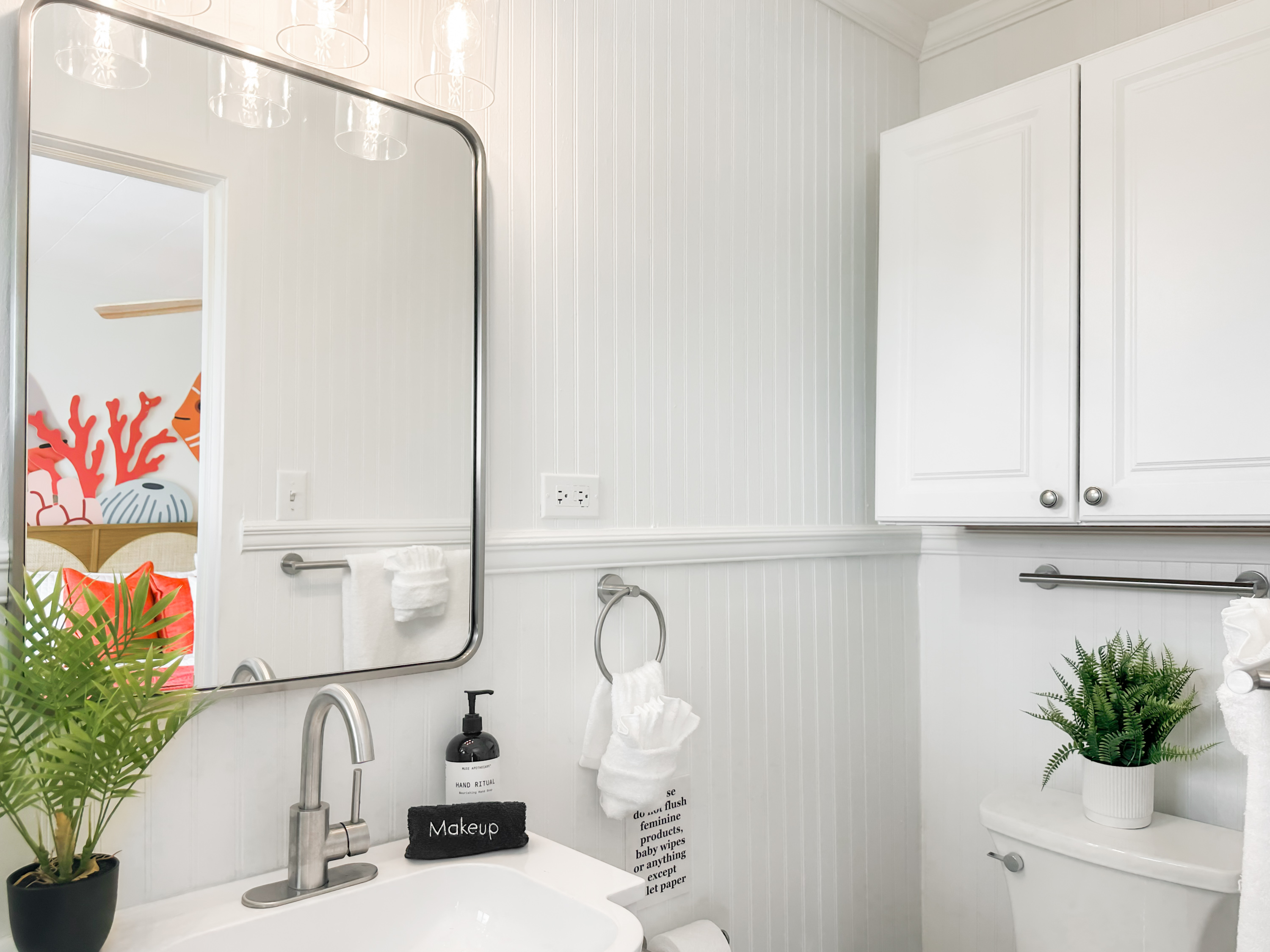 This bedroom comes with full en-suite bathroom