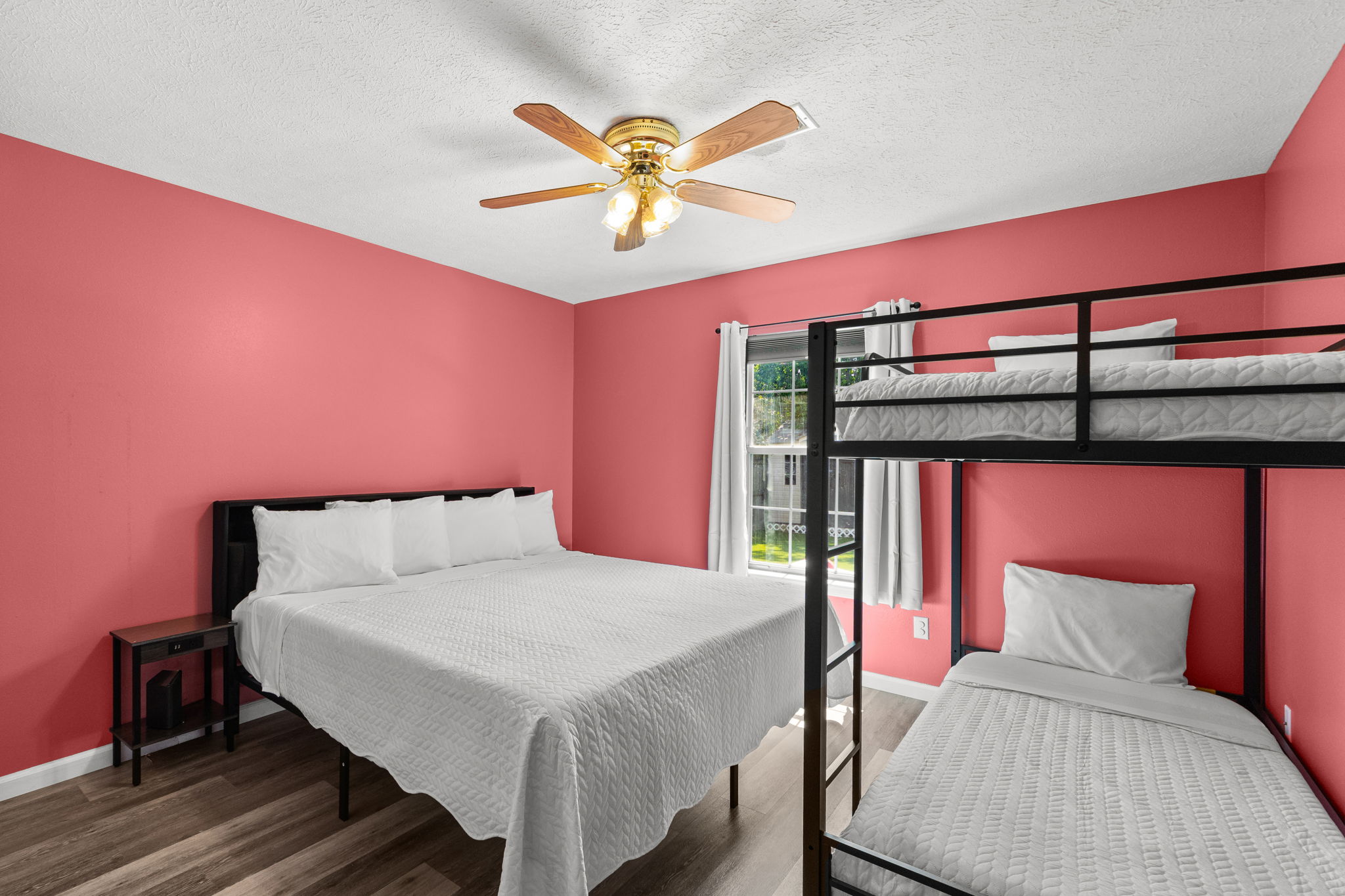 Bring on the fun! The Bubble Gum Room offers a playful, bright atmosphere with plenty of space for everyone to unwind. Kick back on the king bed or the roomy XL twin bunks, catch a movie on the 43-inch TV, and enjoy the modern convenience of dedicated beds