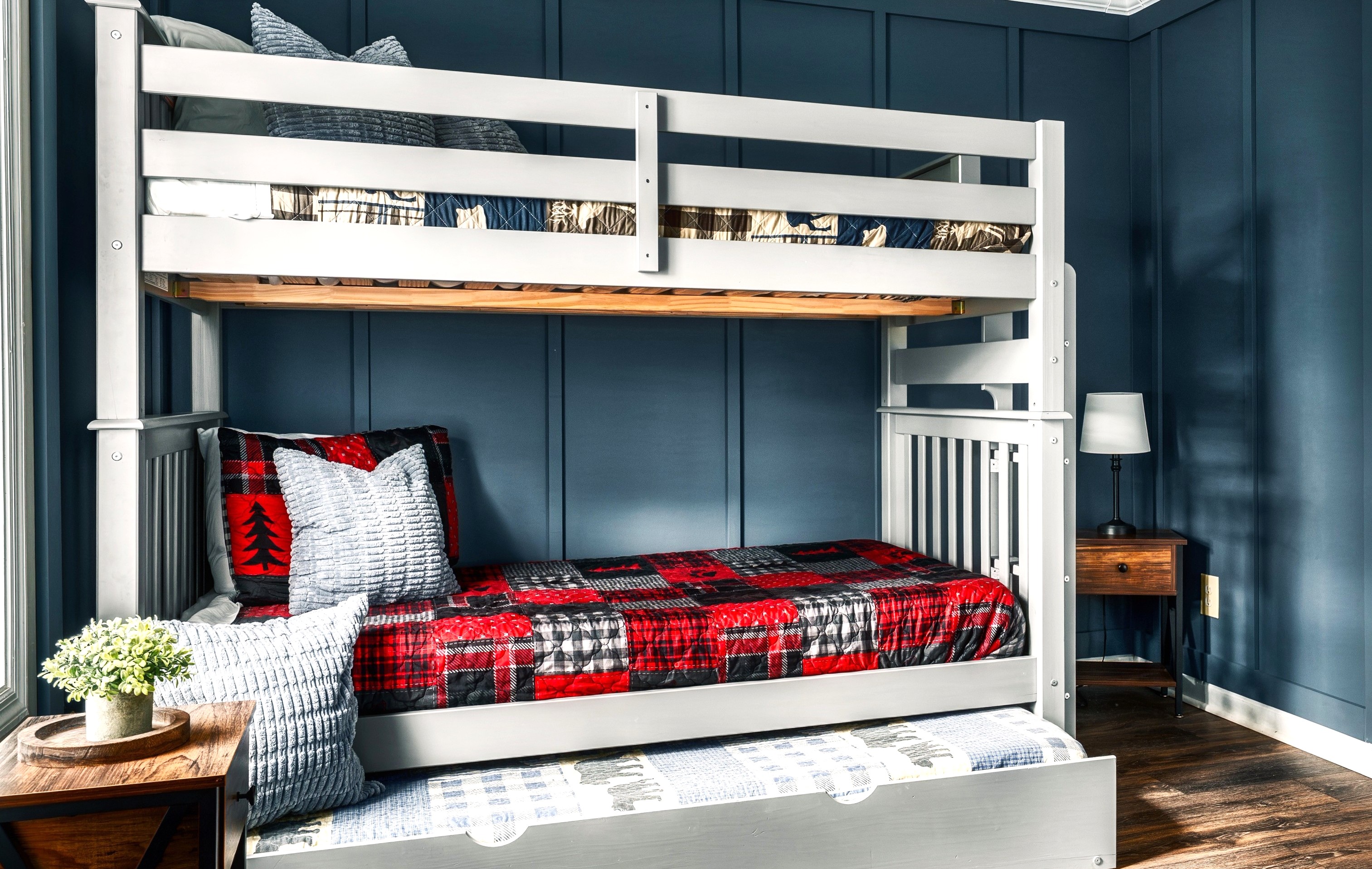 This is the secondary bedroom in the main floor. Twin size bunk bed and a trundle - Sleeps 3.