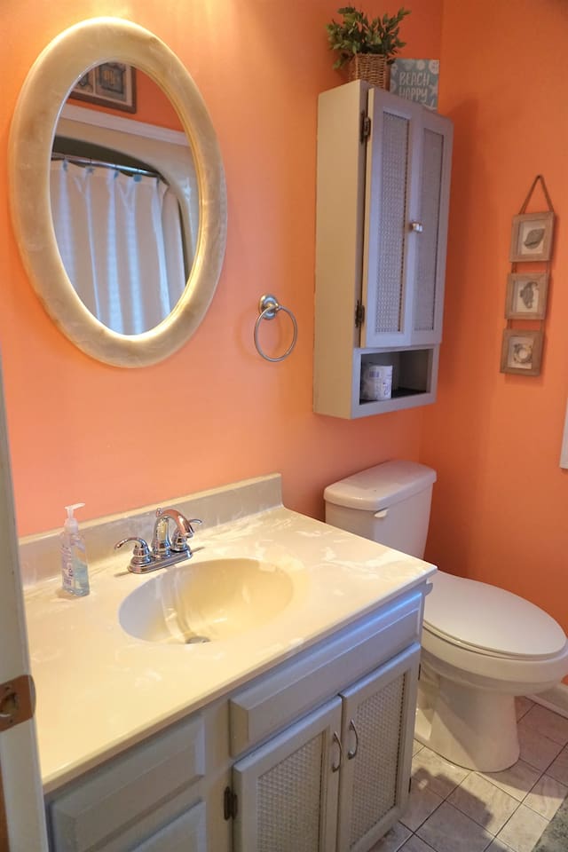 Main Bathroom - Full