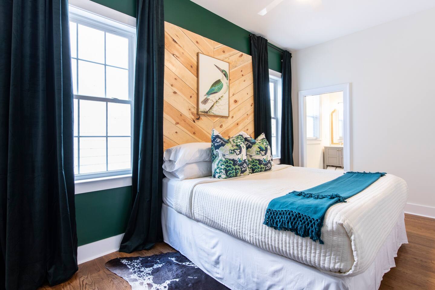 1st Floor Primary, Attached Full Bath,Large Closet with Hangers,50" Smart TV,Ceiling Fan,White Noise Machine