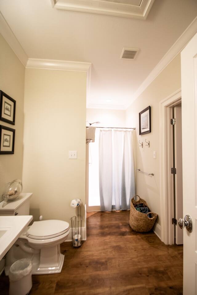 2nd Master/Main Bathroom