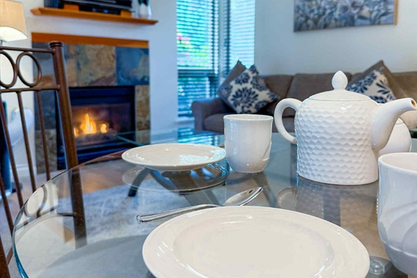 Unit B Roomy and cozy. Sleeps 4!