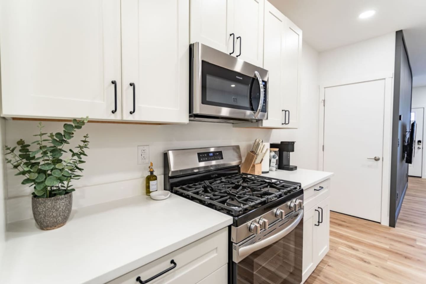 Side view of the kitchen showcasing the cooking appliances, offering a functional and well-equipped space.