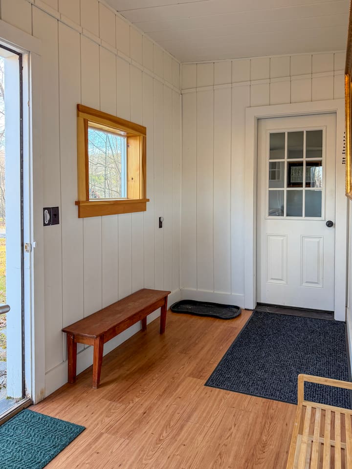 entryway / mudroom 