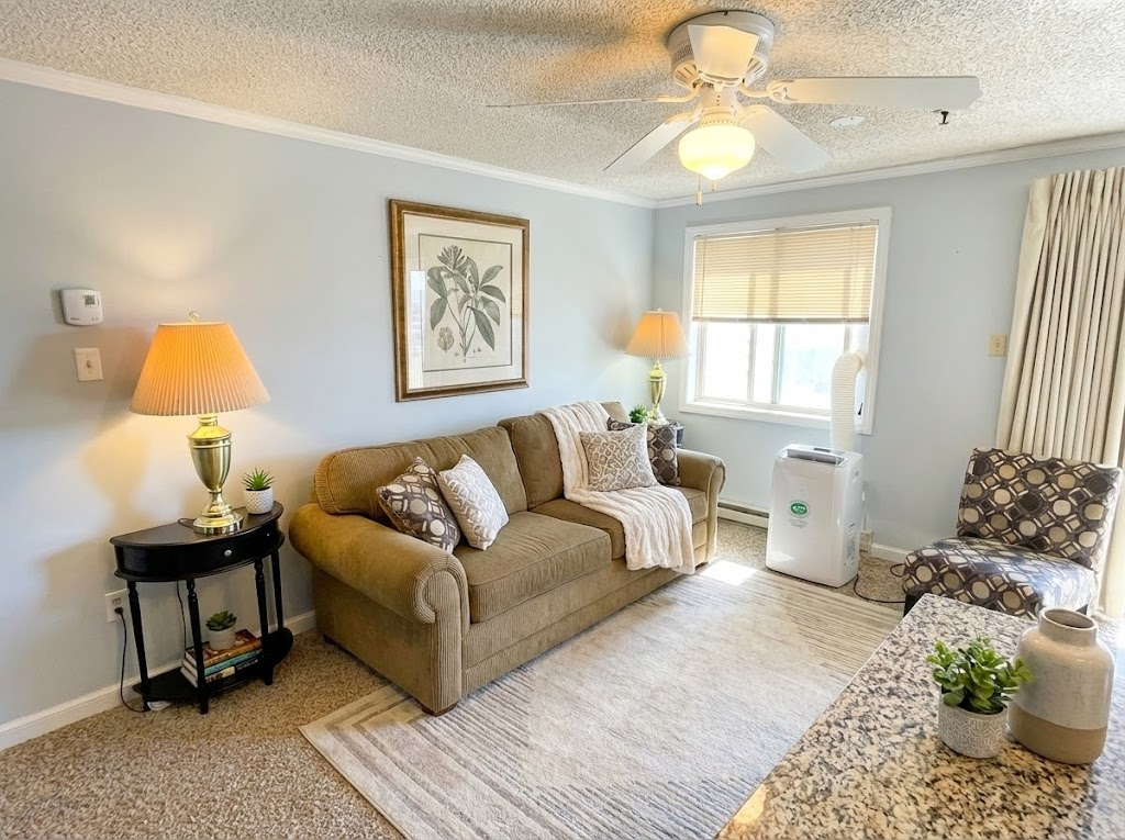 The open floor plan and comfortable seating make it perfect for gathering with friends and family after a day on the slopes.