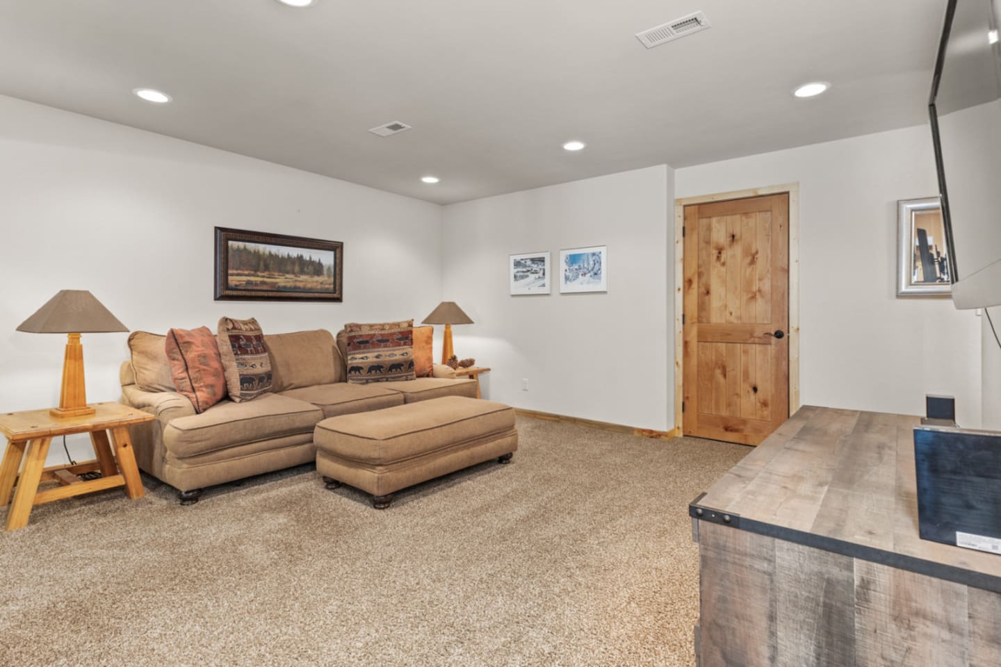 Ground Floor Living Area #3 – SmartTV 