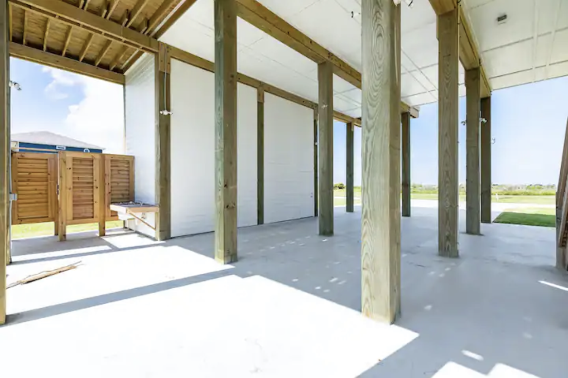 f39ddfb062854a4a964783869b964296 | Beachhouse | Texas | TX | Vacation Homes | Galveston | Crystal Beach | Kokomo | Breezy Days | Beachfront Elegance | Sunrise Serenity | Southern Sands Property Management, LLC