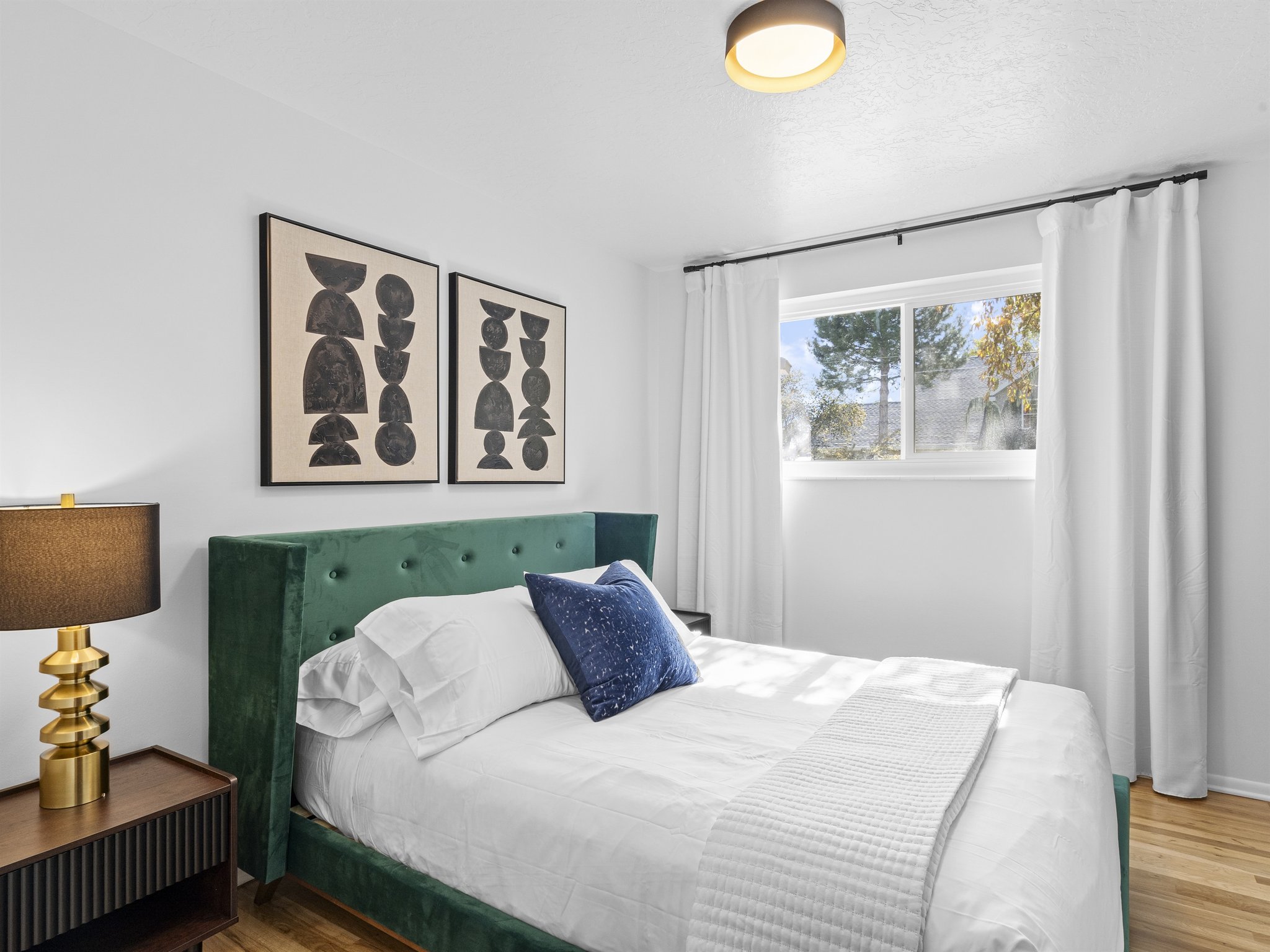 Retro Retreat: Bedroom 3 (Queen)