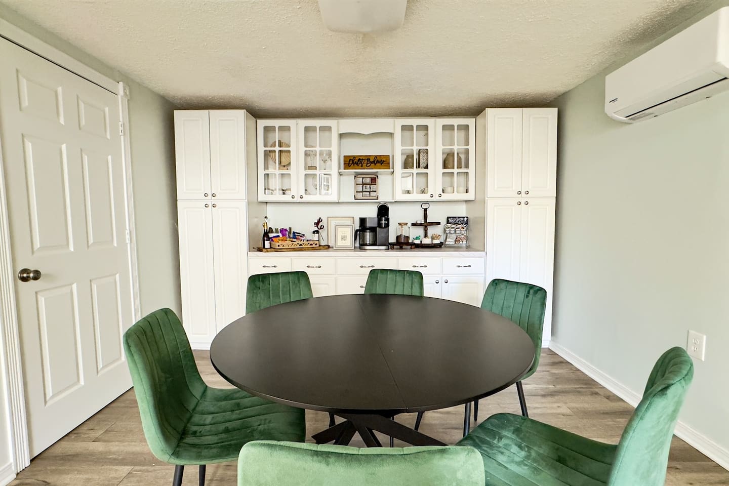 Where meals, moments, and morning brews come together.