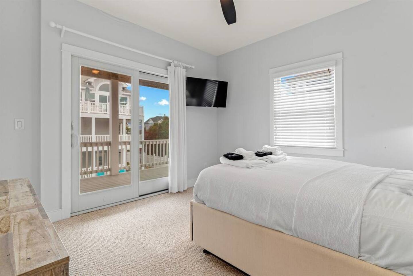 2nd floor full bedroom - access to deck!