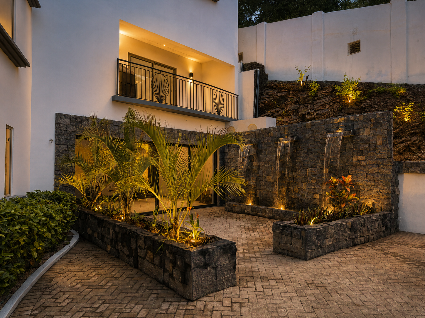 Courtyard Waterfall great for receptions 