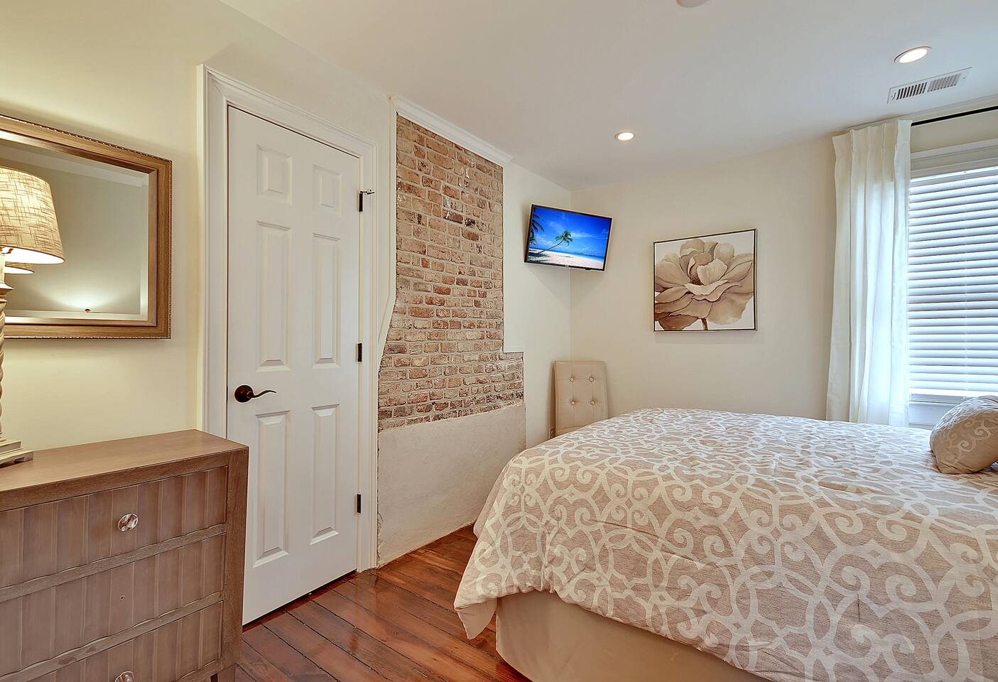 Bedroom 3 with smart TV
