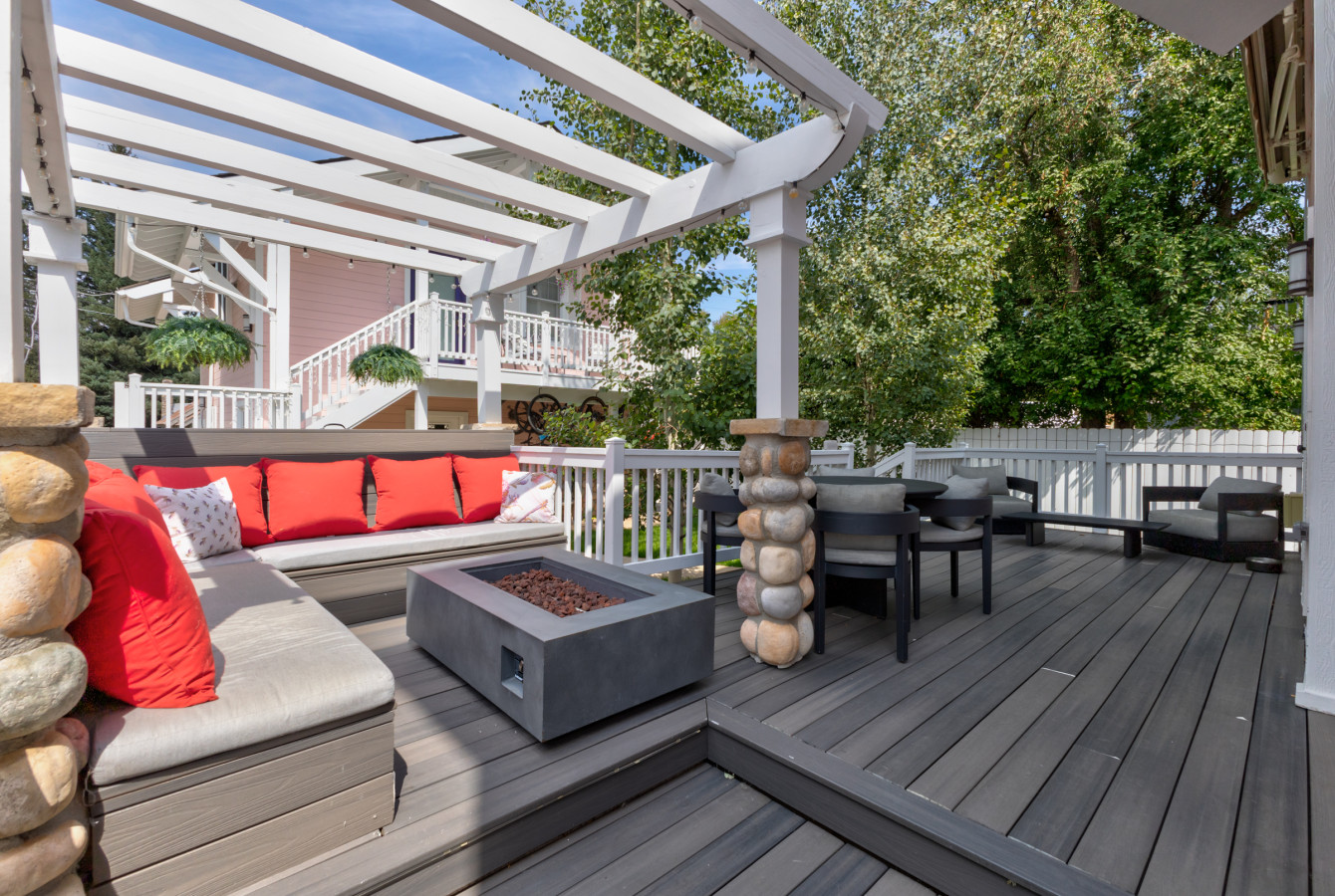 Outdoor Patio | Fireplace