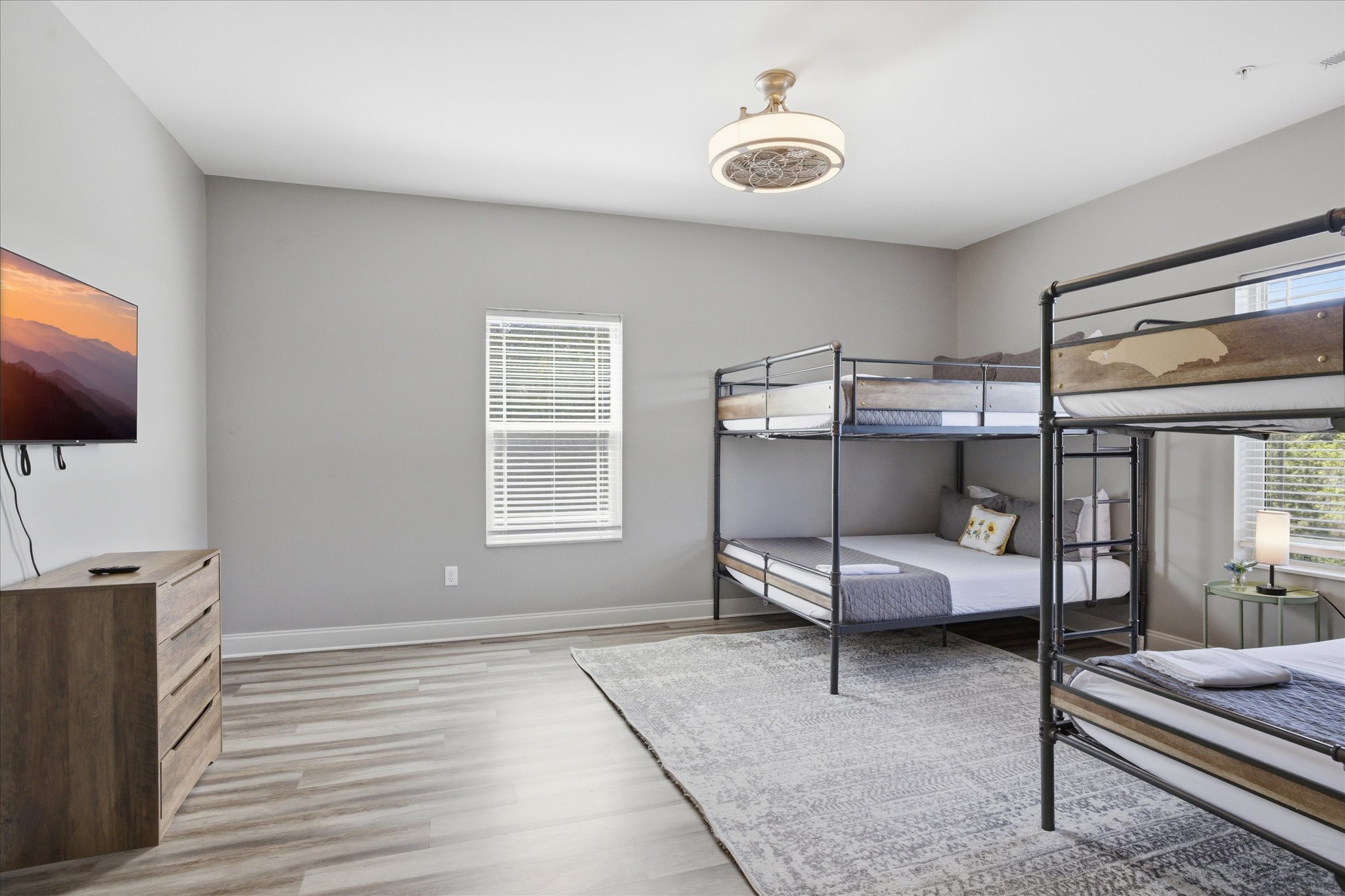 Pick your bunk, claim your corner, and settle in—this room was made for group trips. Two queen-over-queen bunks mean everyone gets a real bed, not a backup plan. Drop your bags, kick off your shoes, and make it your space.