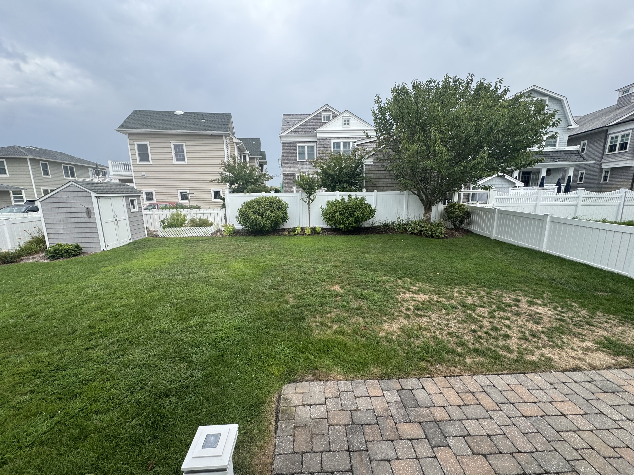 Fenced_Backyard_Lawn_Paver_Patio