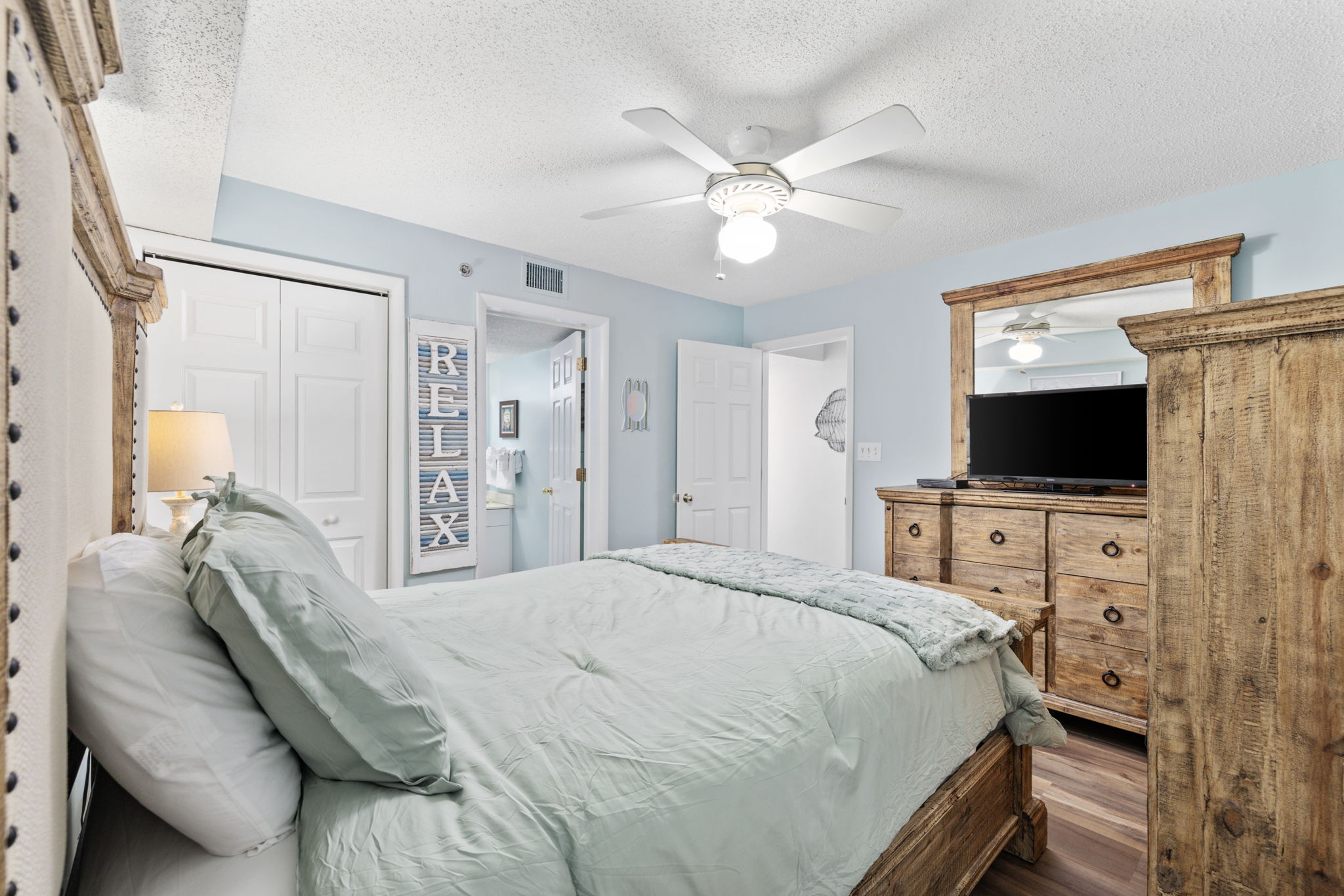 Guest Bedroom with Queen Bed