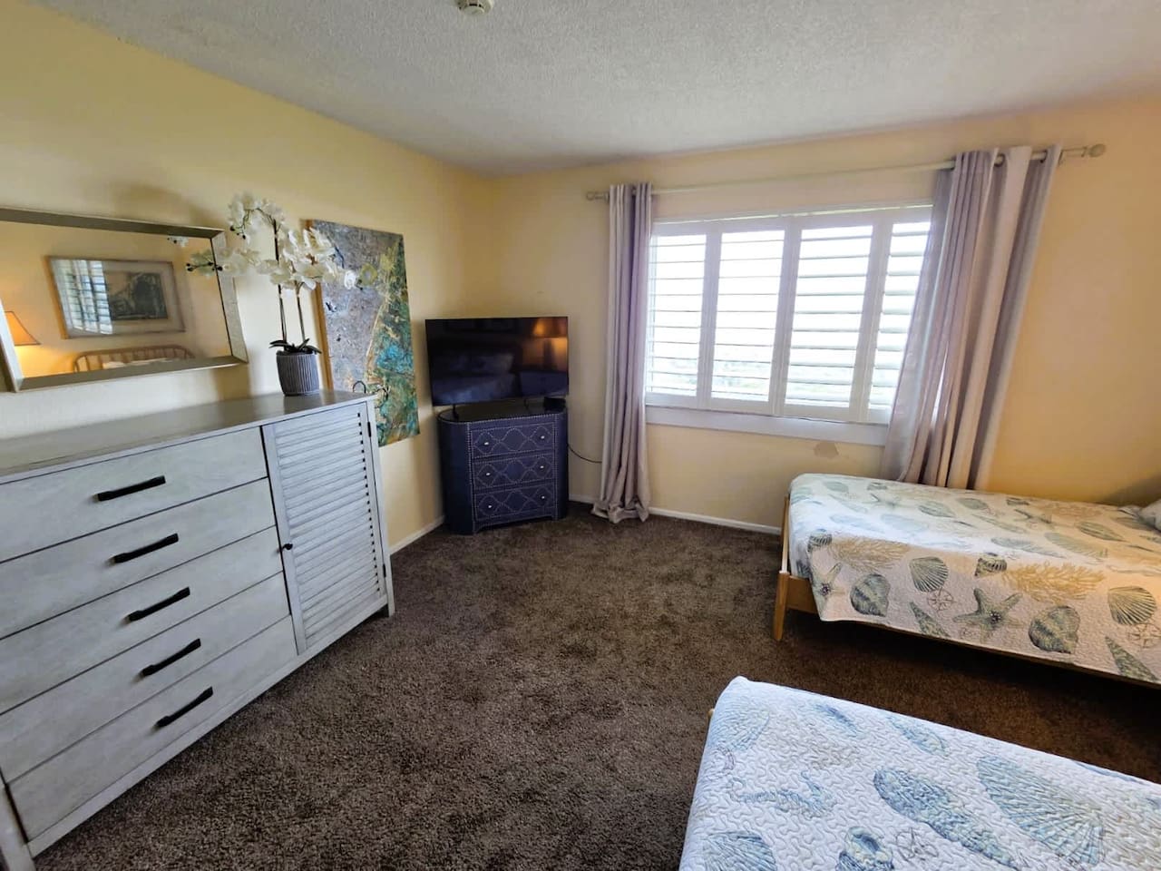 • family vacation rental at Crescent Beach
• condo with beach access and pool in St Augustine