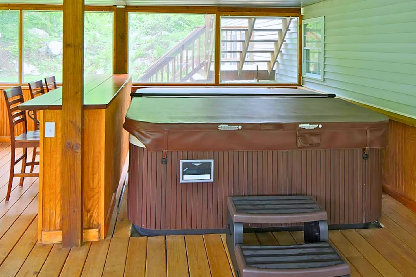 Big Hot Tub ready for you and your guests! 