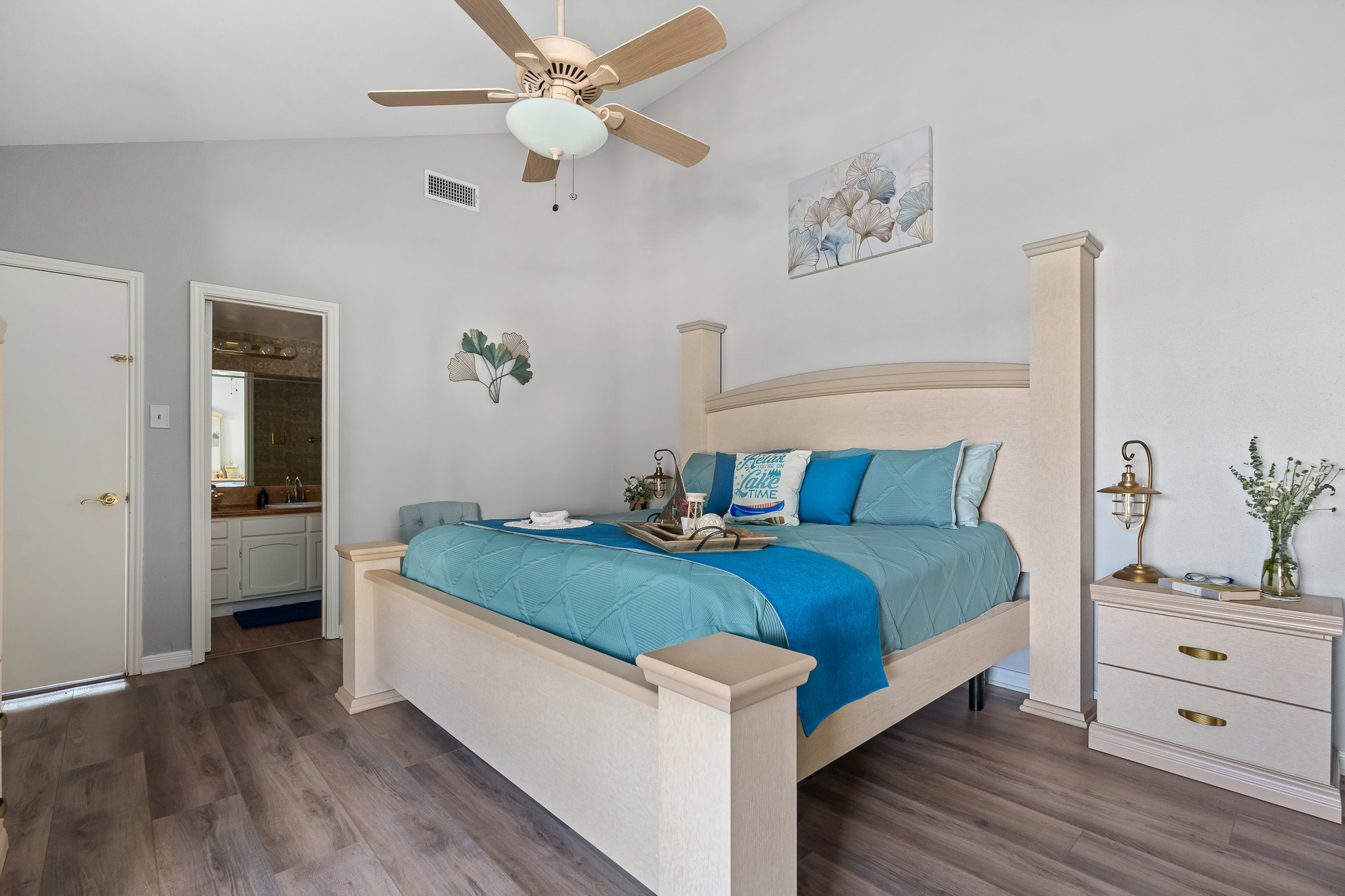 Wake up refreshed in this peaceful retreat featuring a king-size bed, soft coastal tones, and a private ensuite just steps away.