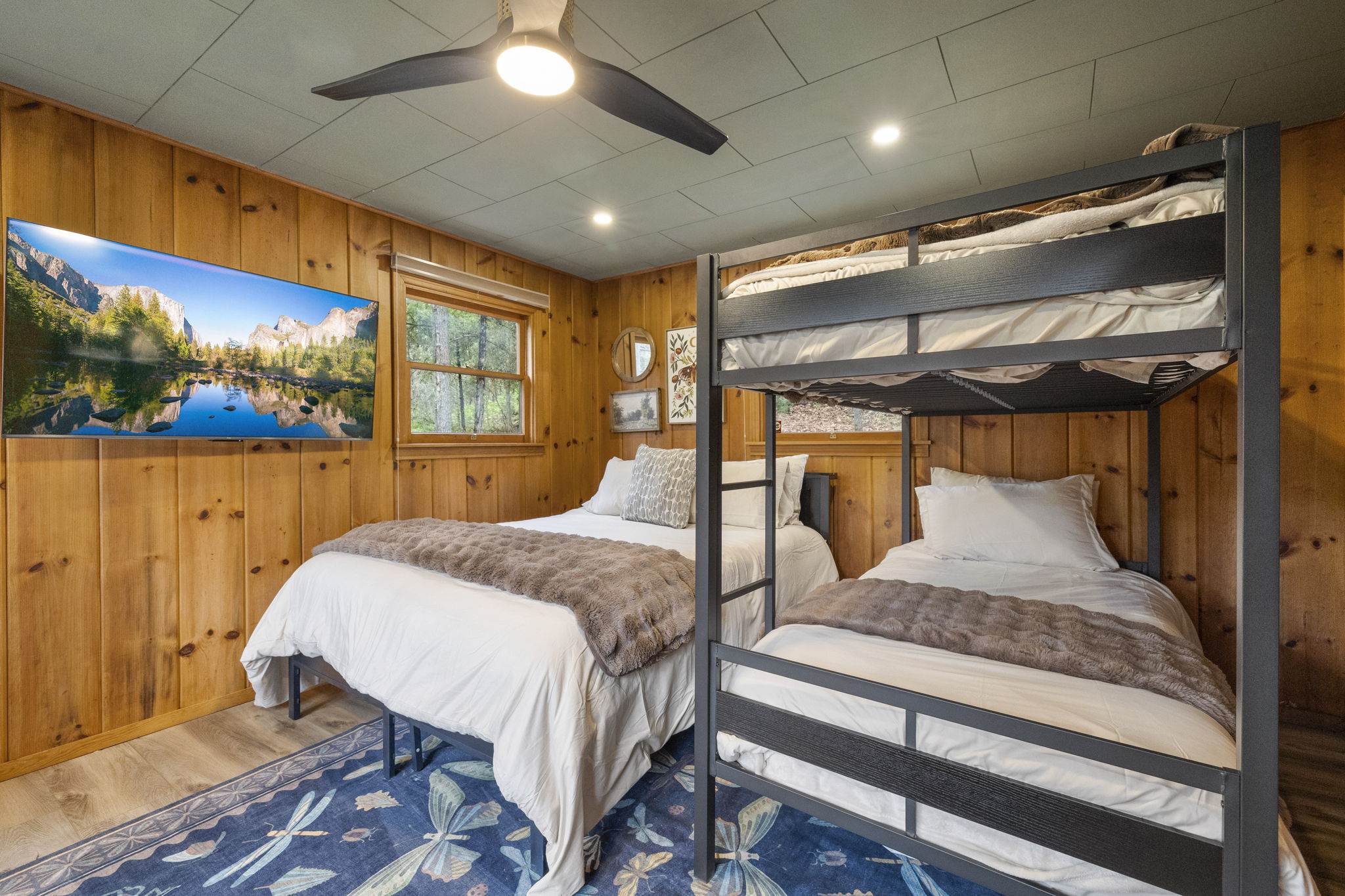 Bunk room twin bunk beds and queen bed. Games are included in the closet and beds have new memory foam mattresses. TV on the wall with an attached HDMI cord.