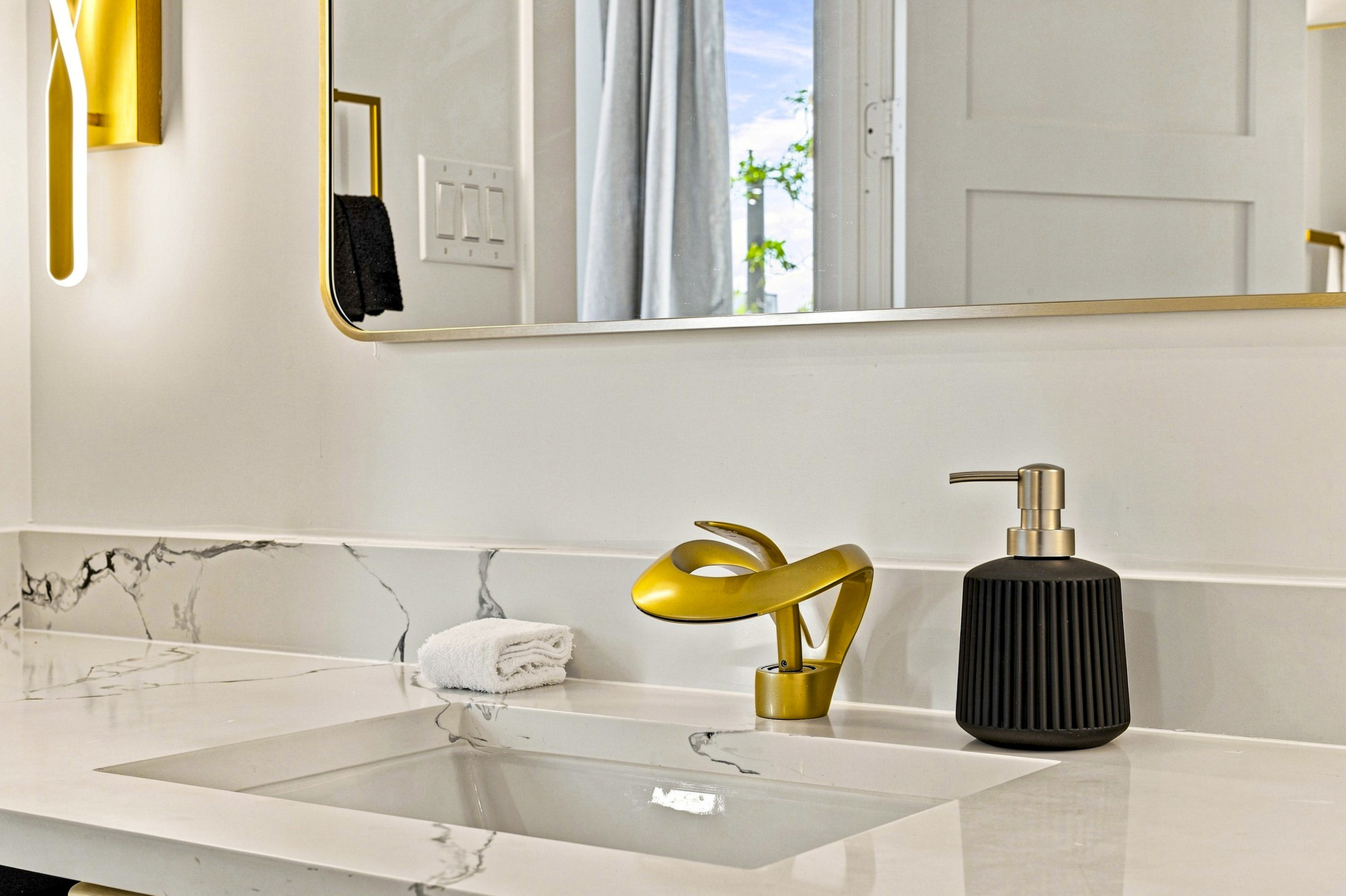Enjoy elegant fixtures and modern design for a refreshing getaway experience!