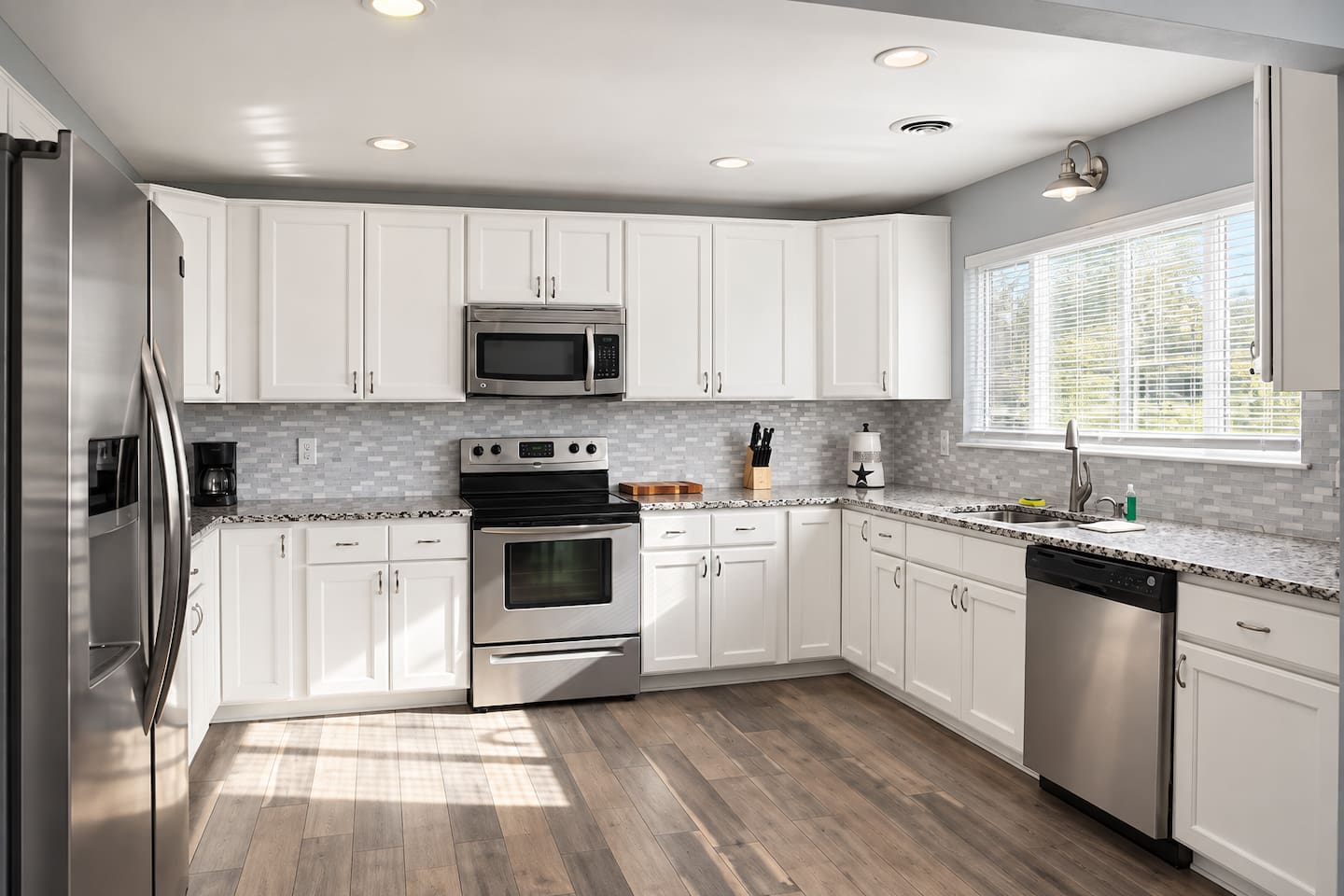 Kitchen: Modern appliances and bright finishes inspire culinary adventures in this cheerful space!