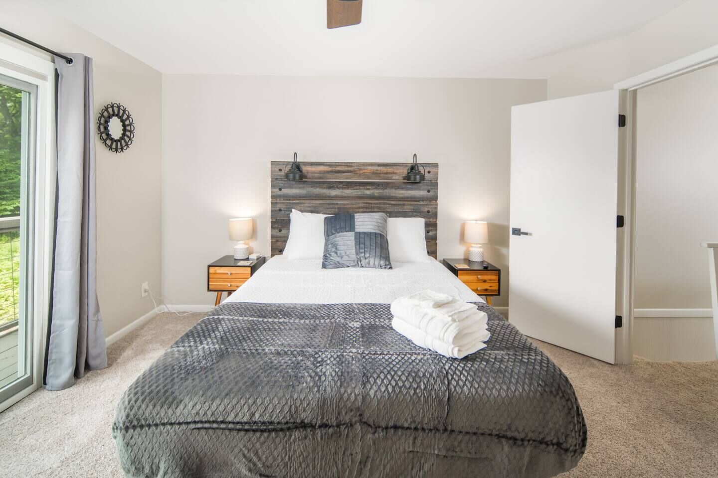 Unit 4: Bedroom #1 (Queen) Includes Roku TV (Hulu+, ESPN+, & Disney+)
