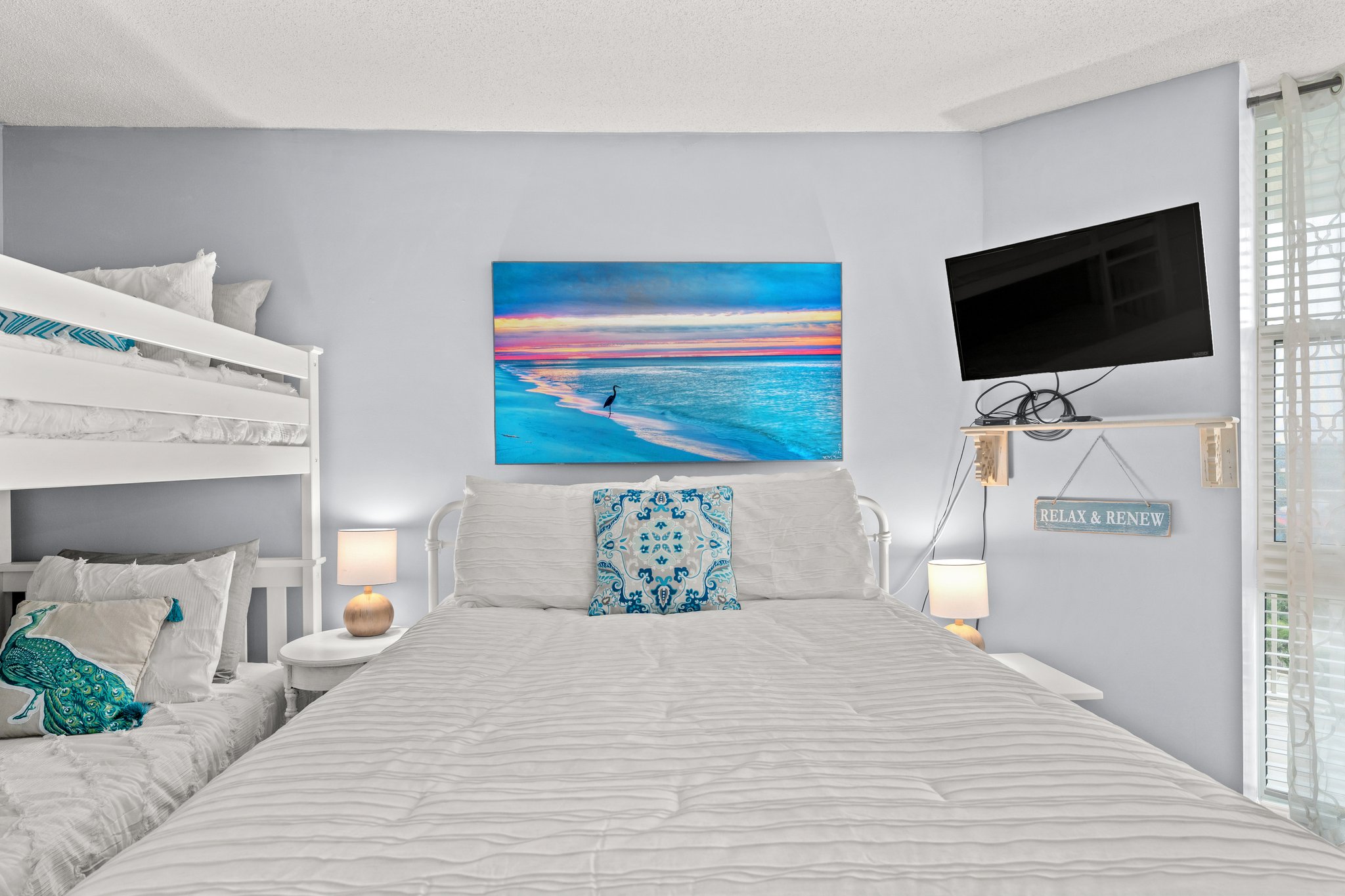 3 beds in guest room