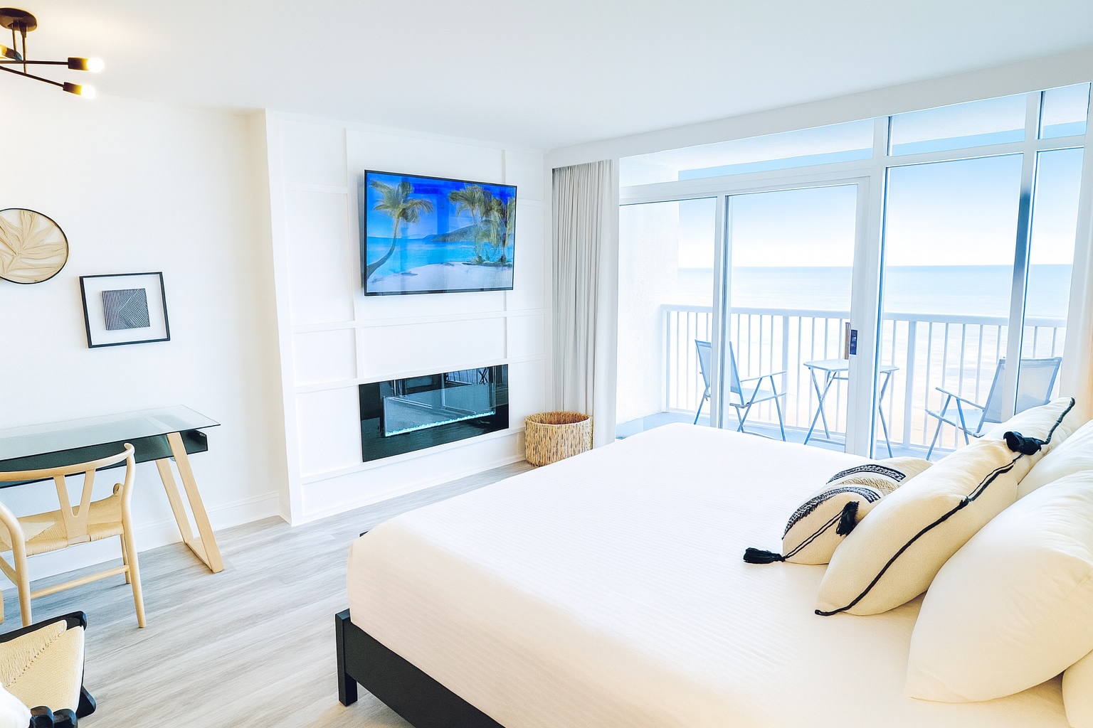 Living and Bedroom with a view