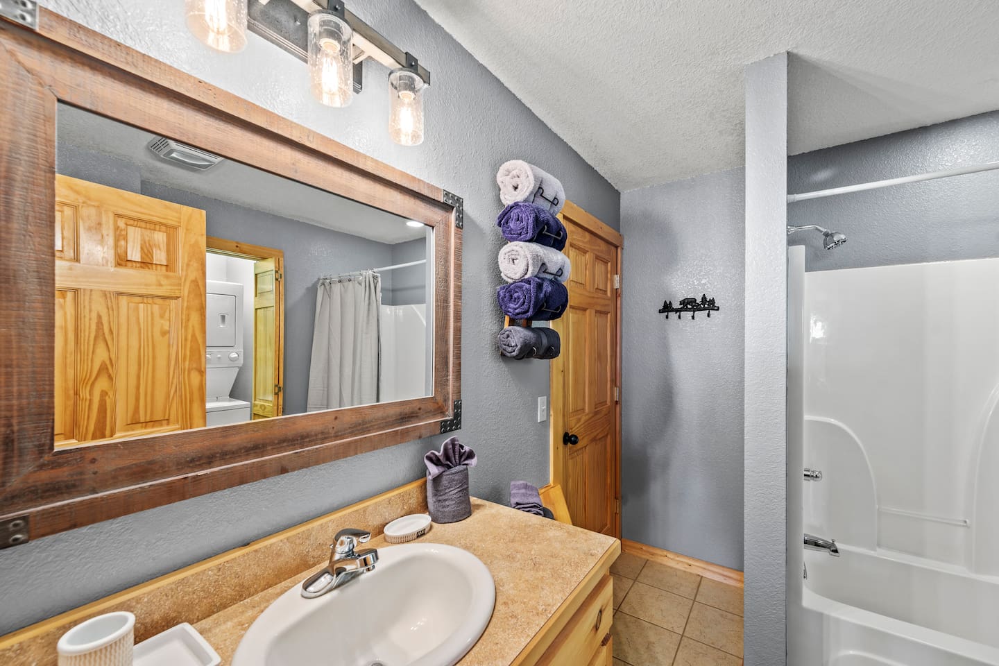 Main level full bathroom