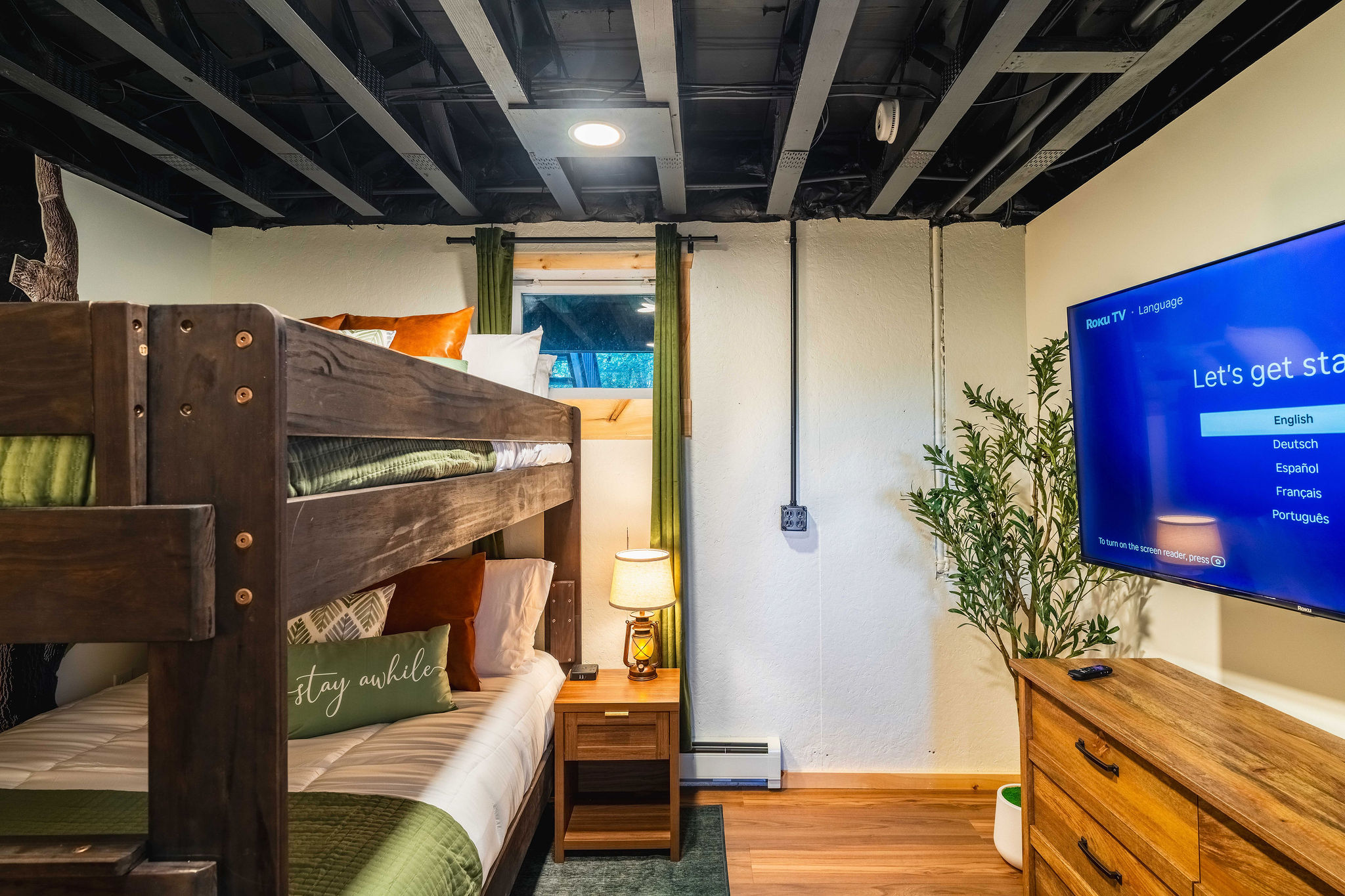🛏 Bigfoot Room 1 — bunk room with its own HDTV, steps from the arcade.