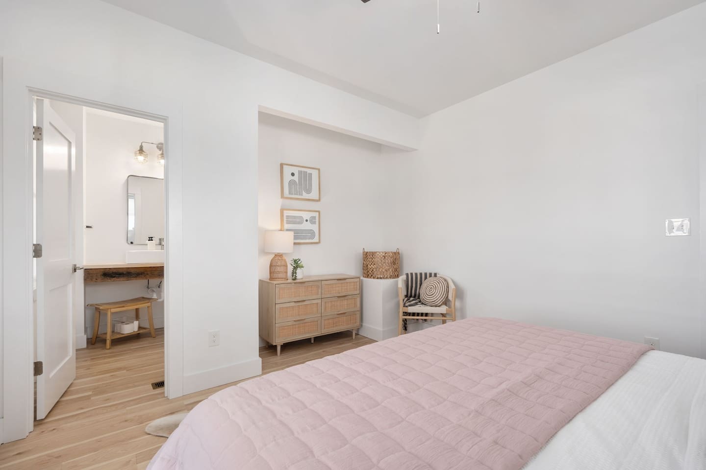 King Bed with Ensuite!