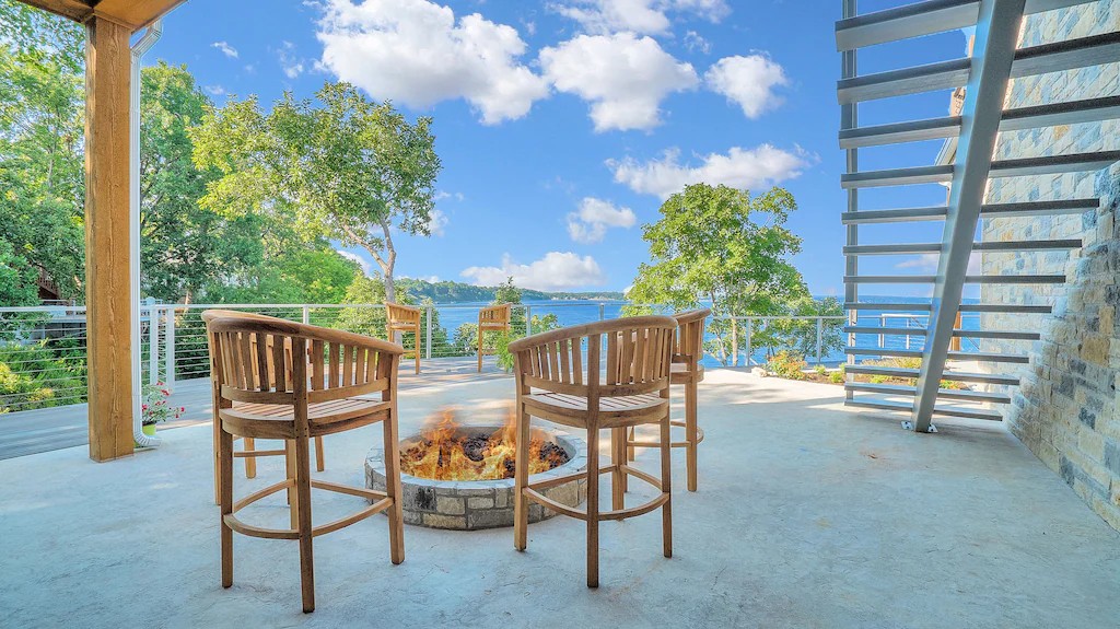 Outdoor Firepit.