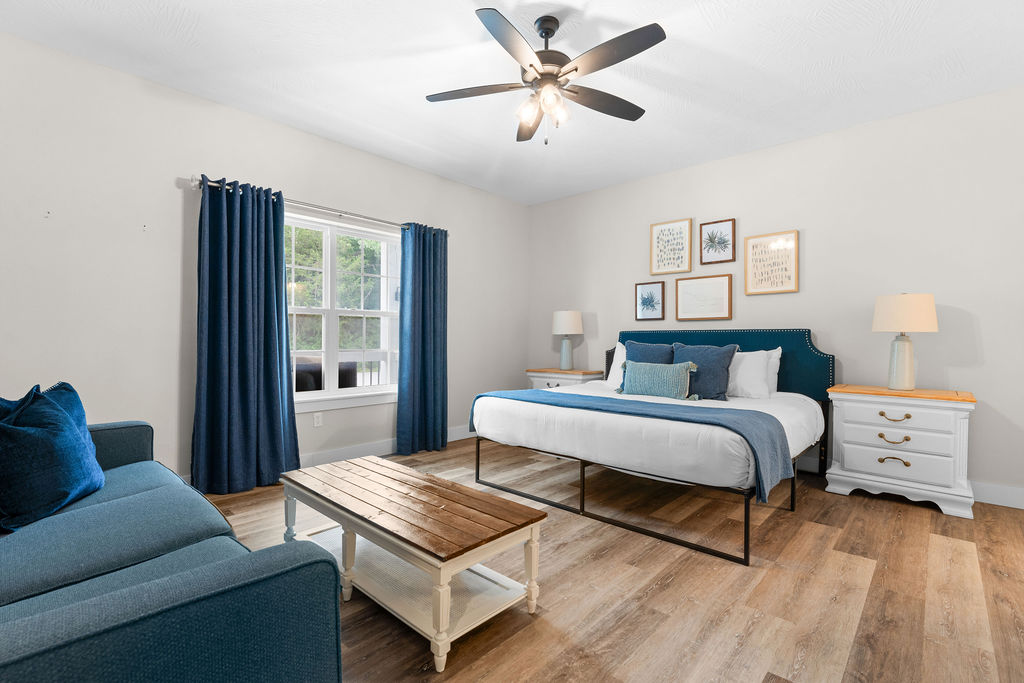 Main level King bedroom w/ ensuite bath and sofa