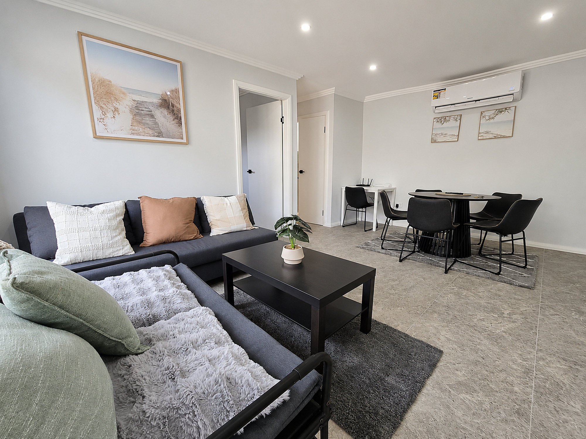 Matilda’s Urban Escape | 6-Min Station & Shops holiday home in Bradbury