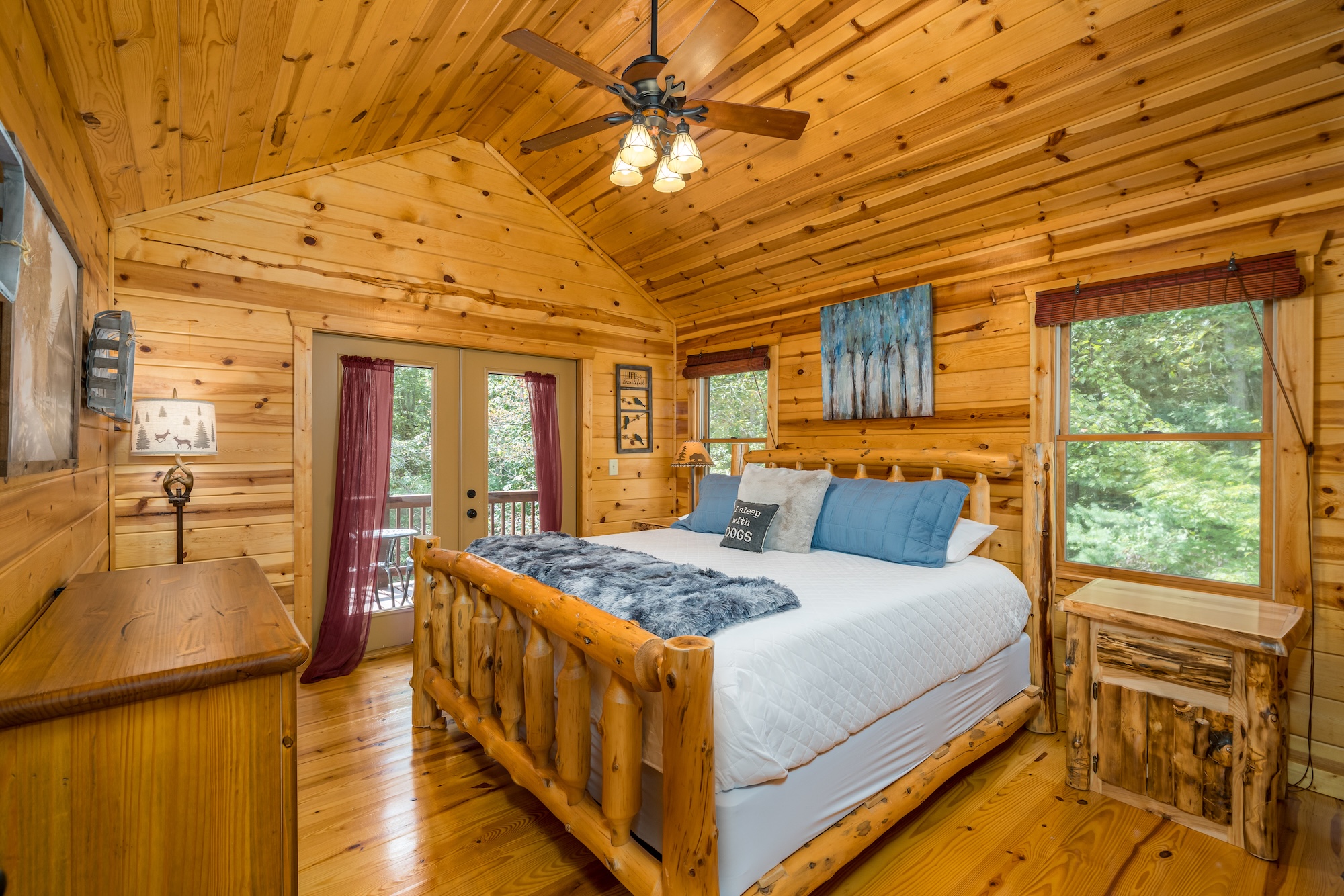 Find the king size bedroom right off the loft area for a deep and relaxing sleep. Large walk in closet with hangers. 