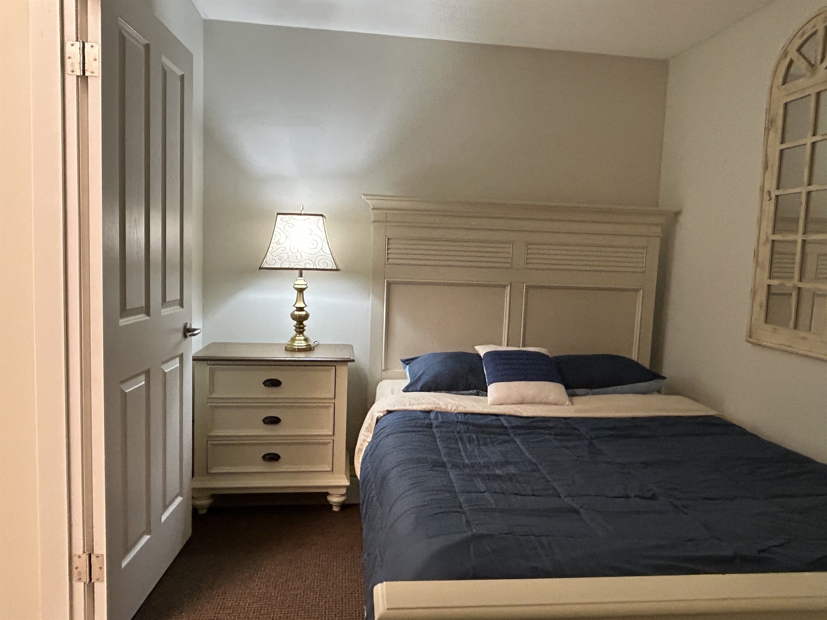 Entrance level queen & ensuite