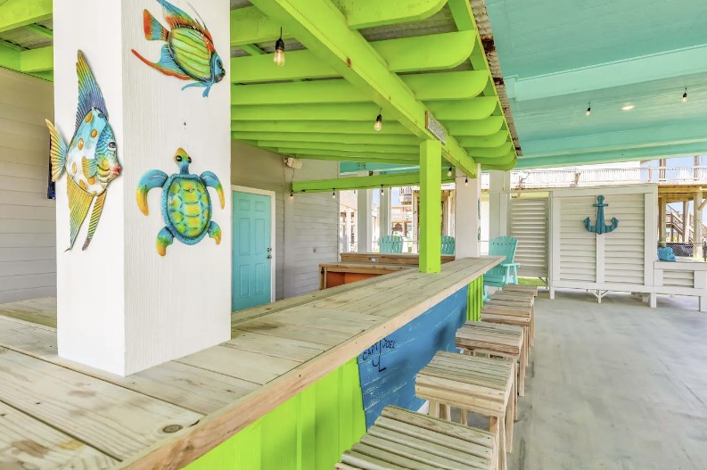 f5a613b5537a43628053771edb7f230d | Beachhouse | Texas | TX | Vacation Homes | Galveston | Crystal Beach | Kokomo | Breezy Days | Beachfront Elegance | Sunrise Serenity | Southern Sands Property Management, LLC