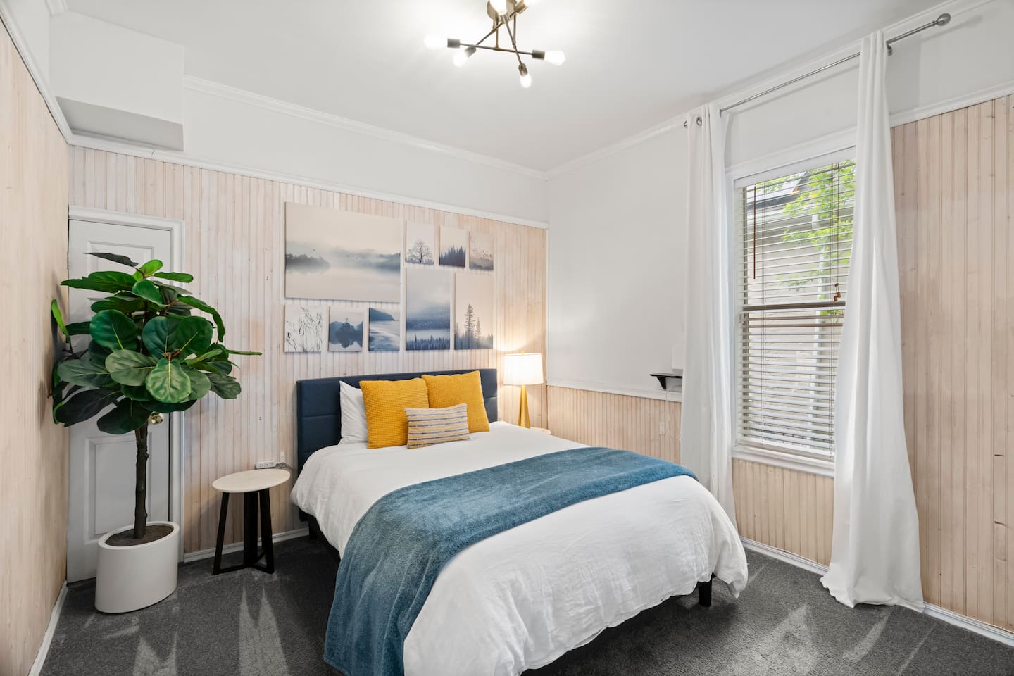 "When I got there, it was nice and warm inside. Everything was very clean. Pictures did not do it justice. Will definitely be staying there again. If you're looking for a nice cozy home to stay in this is the place." - Samantha (January 2023)