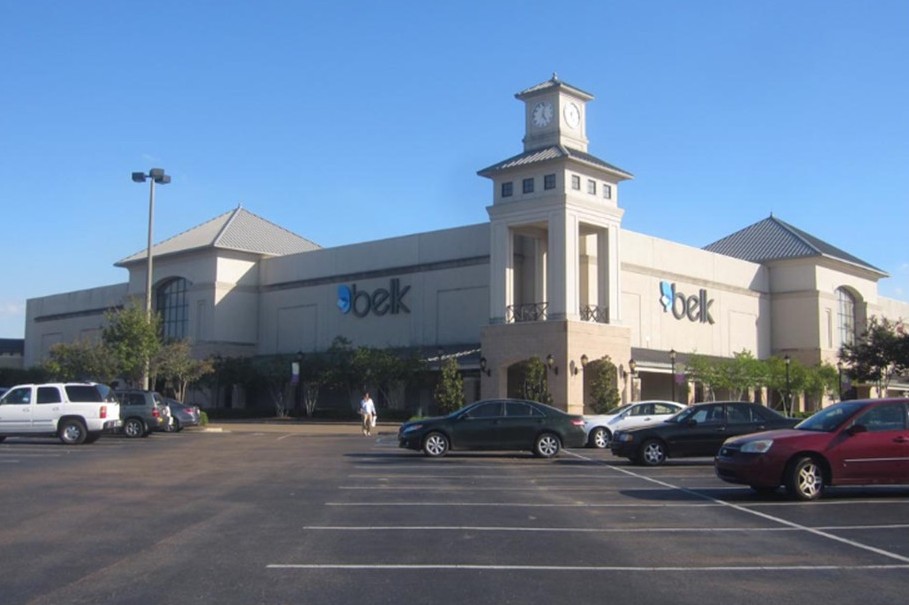 Lots of shops & restaurants 2 miles away!