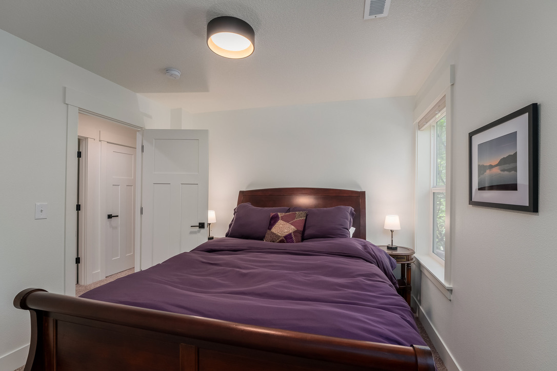 Mt Hood Hideaway Queen Bedroom