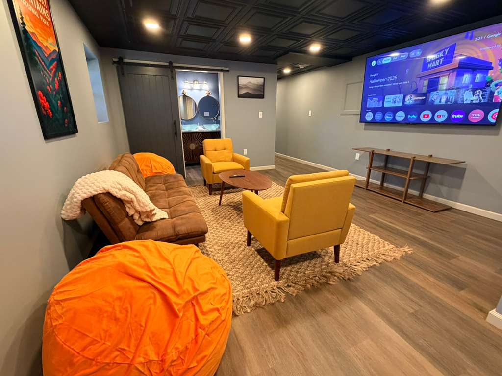 The perfect multi-use room! This bright, spacious area can be an extra hangout, a TV lounge, or even a flexible space for activities.