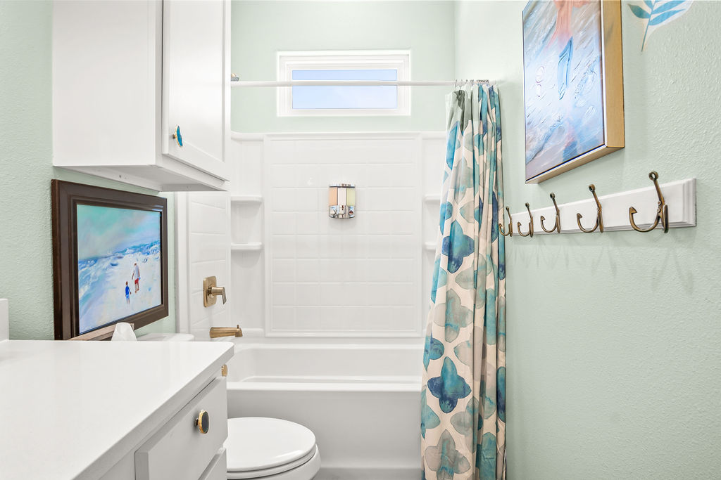 Full size hallway bathroom for bunk and queen rooms