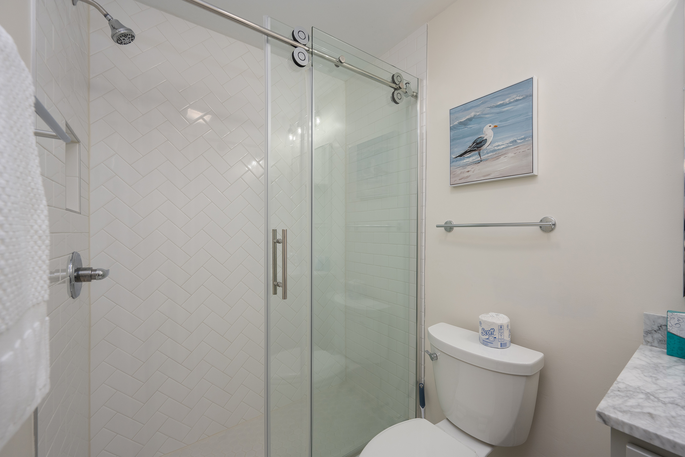 Private bathroom for 2nd king bedroom