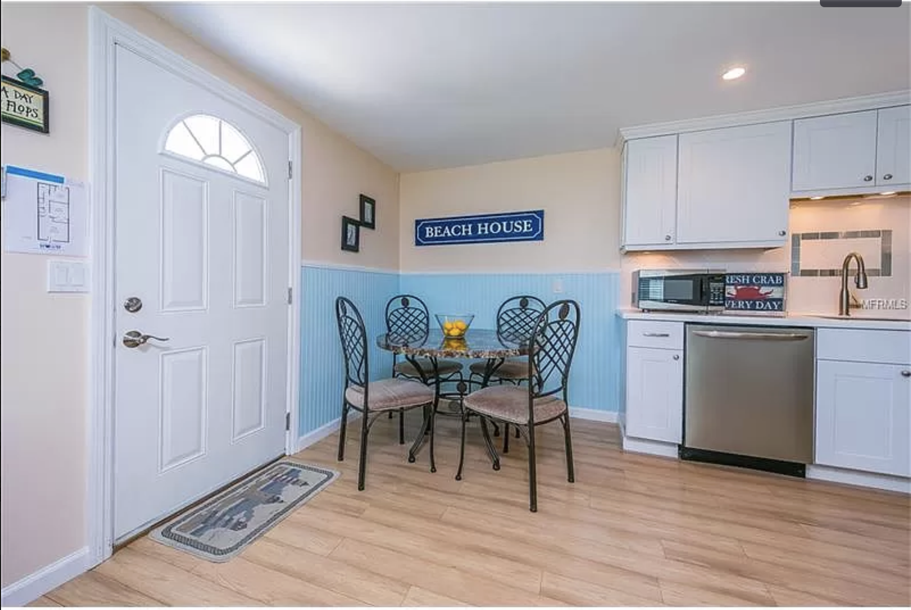 2 min walk to beach 2 Cottages w/2 pools sleeps 12 6